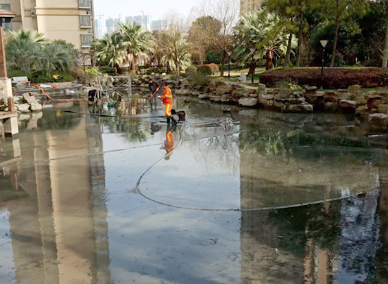 锦山镇景观池淤泥清理