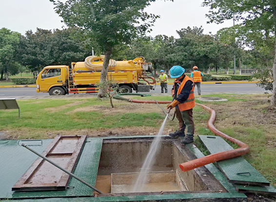 锦山镇化油池清理